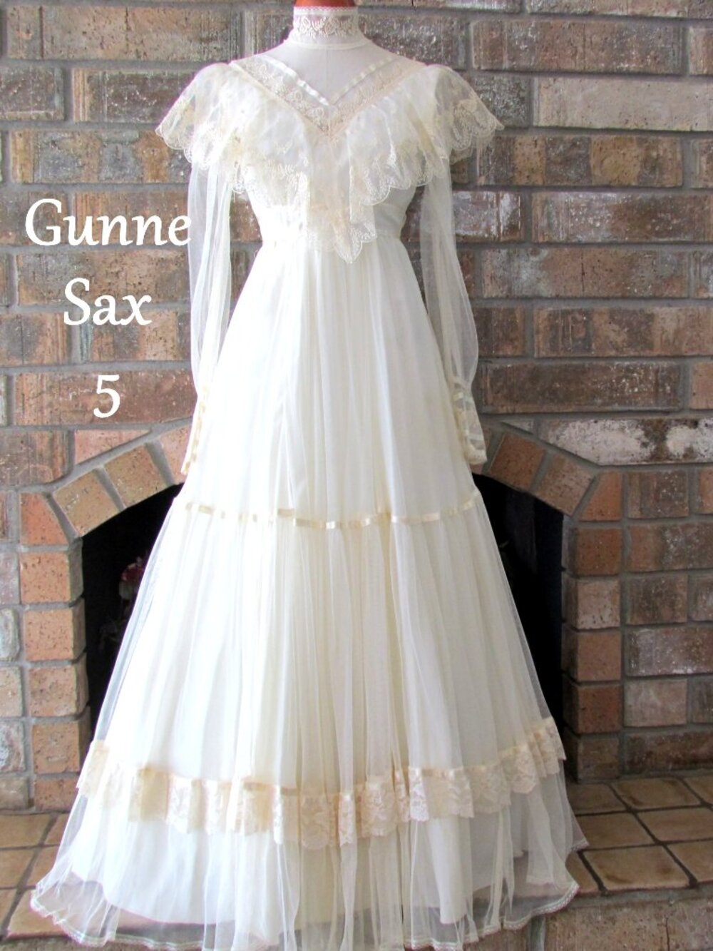 GUNNE SAX WEDDING GOWN, 5, ROMANTIC RENAISSANCE BRIDAL COLLECTION OFF-WHITE LACE